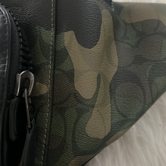 Coach Black and Green Belt Bag Sleek Design - Picture 6 of 6